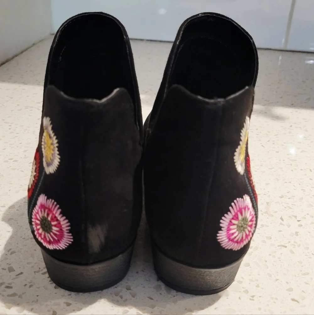 Indigo Rd. Embroidered Black Ankle Boots | Size 6 - Picture 3 of 6